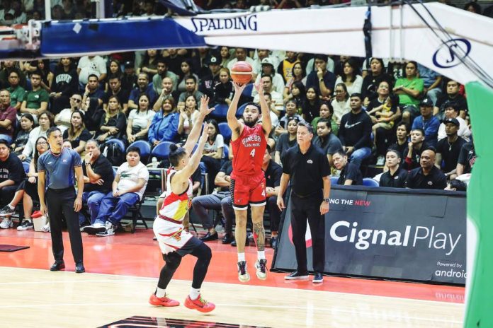 Barangay Ginebra San Miguel Kings’ Rhon Jhay Abarrientos pulls up for a basket against the defense of San Miguel Beermen’s Marcio Lassiter. PBA PHOTO