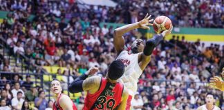 Barangay Ginebra San Miguel Kings’ Justin Brownlee attacks the defense of San Miguel Beermen’s Ejimofor Anosike. PBA PHOTO