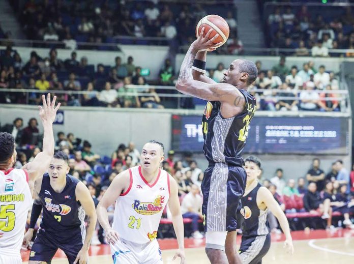 TNT Tropang Giga’s Rondae Hollis-Jefferson pulls up for a short jumper. PBA PHOTO
