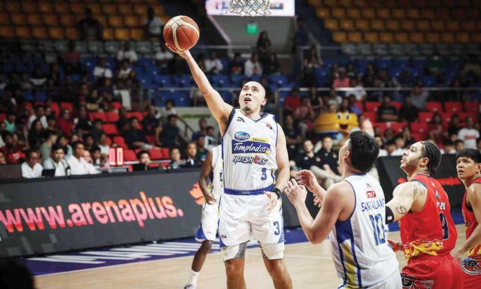 sports_PBA_1_resized Magnolia Chicken Timplados Hotshots’ Paul Lee connects an easy layup. PBA PHOTO