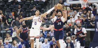 Phoenix Suns’ Ryan Dunn and Los Angeles Clippers’ Norman Powell battle for the loose ball. AP