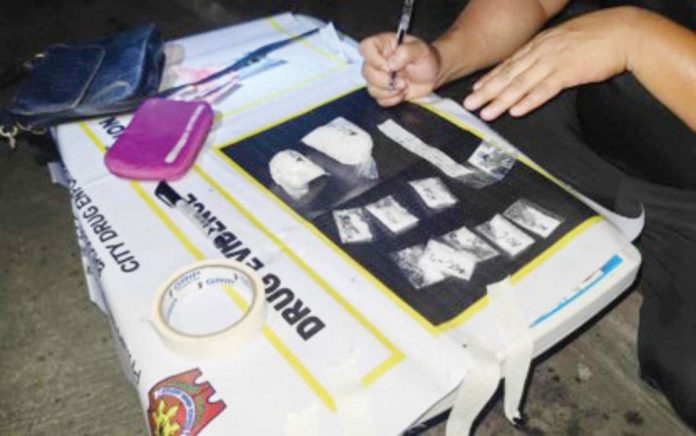 1M_shabu_1_resized Operatives of the Bacolod City Police Office’s City Drug Enforcement Unit seize P1.020 million worth of suspected shabu from two suspects in Villa Angela Subdivision, Barangay Villamonte on Monday morning, Nov. 11, 2024. BCPO PHOTO