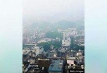 Delhi shuts all primary schools as hazardous smog worsens An aerial view of New Delhi’s built-up houses are barely visible as they are engulfed in smog. GETTY IMAGES