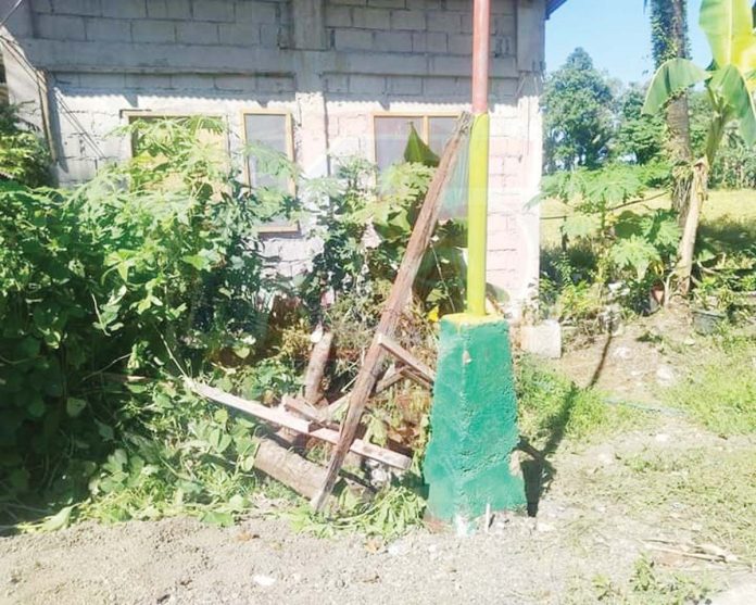 antique-road-crash2-(1) The 24-year-old Keith Abuela died and his two other companions were injured after their top-down tricycle rammed a streetlight post on Tuesday, Nov. 5, in Barangay Camancijan, Culasi, Antique. K5 NEWS FM CULASI PHOTO