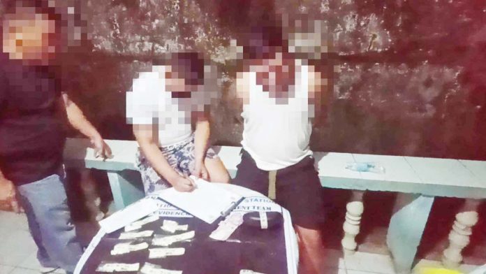 banate_drugs_resized Alias "Totong" (right), classified as a high-value drug suspect, yielded P680,000 worth of suspected shabu in an anti-illegal drugs operation in Banate, Iloilo. BANATE MPS PHOTO