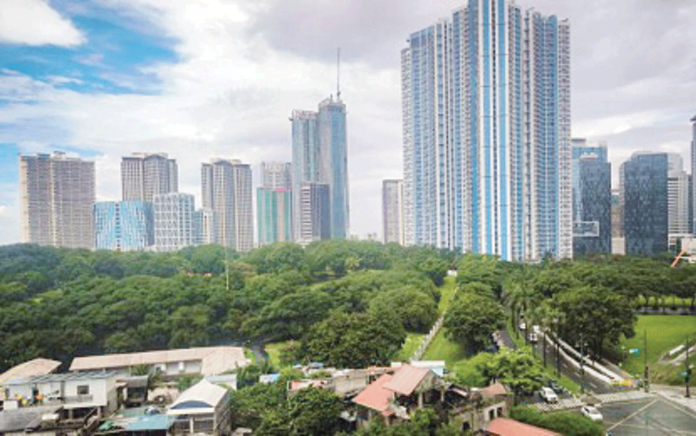 bgc-business-district-10042024jb_resized The skyline and business district of Bonifacio Global City in Taguig City are photographed on a clear Friday afternoon on Oct. 4, 2024. S&P Global Ratings said on Tuesday, Nov. 26, 2024, raised the Philippine credit ratings outlook to positive, citing the country's strong growth economic potential. PNA PHOTO BY JOAN BONDOC