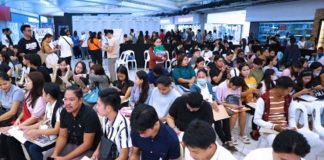 The Philippine Statistics Authority reported Wednesday, Nov. 6, 2024, that the number of jobless Filipinos went down to 1.89 million in September this year from 2.26 million last year. Photo shows jobseekers at a mall in Davao City for the "Handog ng Pangulo: Serbisyo Sapat Para sa Lahat" job fair. PNA PHOTO BY ROBINSON NIÑAL JR.