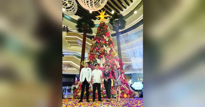 front banner pic_superimposed Festive Walk Iloilo ushers in the holiday season with a heartwarming celebration at the grand launch of “pagtililingub” led by Iloilo City Acting Mayor Jeffrey Ganzon, Regional Director Crisanta Marlene Rodriguez of the Department of Tourism – Region 6, Megaworld Lifestyle Malls Cluster General Manager Mikee Vivo, and Festive Walk Iloilo General Manager Karmela Jesena. This holiday season, guests can explore an expansive collection of handmade weavings, unique Ilonggo products, and much more, making Festive Walk Iloilo the ultimate destination for holiday shopping and celebration.