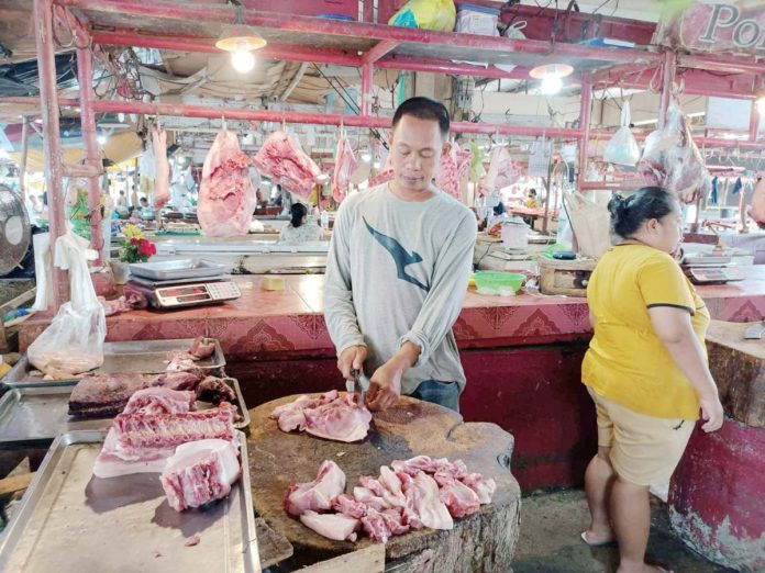 front-pic The Iloilo Provincial Veterinary Office reported an average pork price of P343 per kilogram and P197 per kilogram for live weight in the province as of November 18,2024. Photo shows vendors tending to their stalls at the meat section of Santa Barbara Public Market in Santa Barbara, Iloilo. PN PHOTO