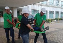 PDRRMO chief declares Iloilo ‘ready’ after earthquake drill Simulating an earthquake-related medical emergency, rescuers move an injured patient out of the Iloilo Provincial Capitol during yesterday’s earthquake drill. IME SORNITO/PN