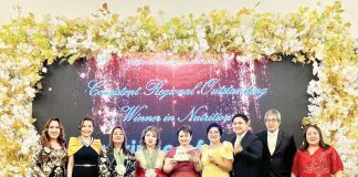 A delegation from the Iloilo Provincial Government receives the “Consistent Regional Outstanding Winner in Nutrition” (CROWN) award from the National Nutrition Council. Photo from Nutrisyon Diary via Iloilo Provincial Health Office Facebook Page