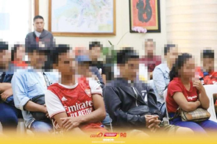 rebels_1_resized A total of 18 former rebels in Capiz who have yielded to the government have received livelihood assistance. CAPIZ PROVINCIAL GOV’T COMMUNICATIONS GROUP/FB PHOTO