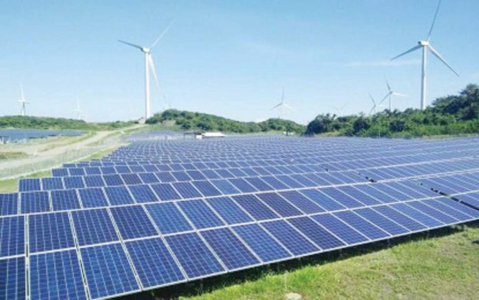 renewable_energy_resized The Department of Energy said Tuesday, Nov. 19, 2024, that it is set to resume online acceptance and processing of renewable energy contract applications following a five-month halt. Photo shows the solar and wind farms in Burgos, Ilocos Norte. PNA FILE PHOTO BY LEILANIE ADRIANO