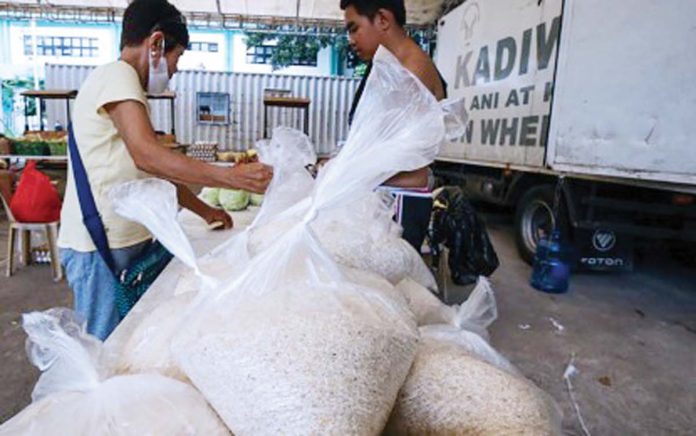 rice-1 Beneficiaries from the vulnerable sector buy subsidized rice at P29 per kilo. PNA PHOTO BY STEPHANIE SEVILLANO