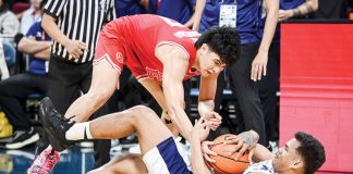 Adamson University Falcons’ Joshua Yerro and University of the East Red Warriors’ Wello Lingolingo battle for the loose ball. UAAP PHOTO