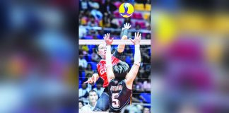 Ilongga Aiza Maizo-Pontillas of Petro Gazz Angels attempts to score against the defense of Negrense Alyssa Bertolano of Farm Fresh Foxies. PVL PHOTO