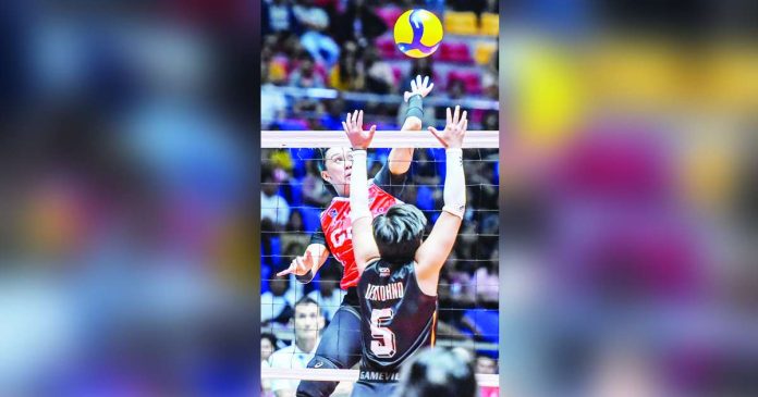 sports Angels 1_superimposed Ilongga Aiza Maizo-Pontillas of Petro Gazz Angels attempts to score against the defense of Negrense Alyssa Bertolano of Farm Fresh Foxies. PVL PHOTO