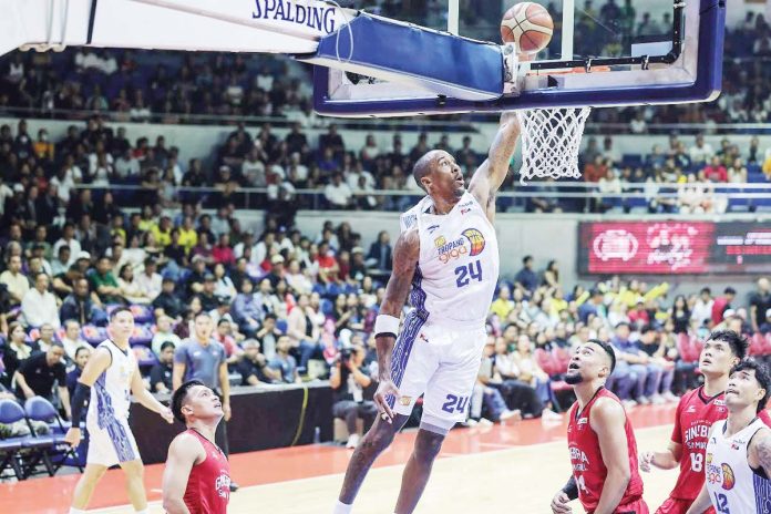 sports-PBA TNT Tropang Giga’s Rondae Hollis-Jefferson soars for a layup. PBA PHOTO