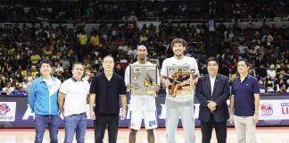 TNT Tropang Giga’s Rondae Hollis-Jefferson and San Miguel Beermen’s June Mar Fajardo receive their respective plaques and checks for winning the PBA Governors’ Cup Best Import and Best Player of the Conference, respectively. PBA PHOTO
