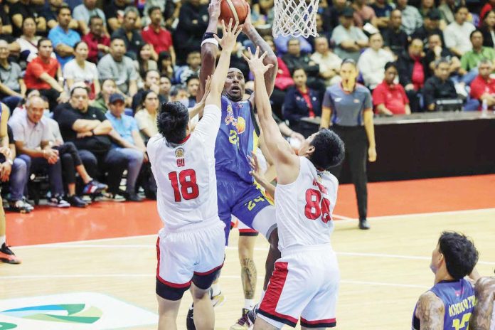 sports_PBA_resized TNT Tropang Giga’s Rondae Hollis-Jefferson shoots against the defense of Barangay Ginebra San Miguel Kings’ Ralph Cu and Benedict Adamos. PBA PHOTO