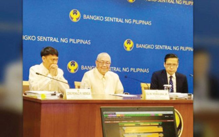 BSP_points_1_resized (From left) Bangko Sentral ng Pilipinas (BSP) Assistant Governor of the Monetary Policy Sub-sector Zeno Abenoja, BSP Governor Eli Remolona Jr., and BSP Department of Economic Research officer-in-charge Dennis Lapid led the Monetary Policy briefing held at the BSP office in Manila on Thursday, Dec. 19, 2024. The Monetary Board of the BSP further reduced policy rates by another 25 basis points. PNA PHOTO BY ANNA LEAH GONZALES