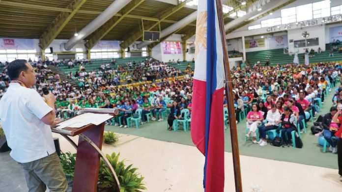 PESO_pic_1_resized Gov. Arthur Defensor Jr. emphasized the important role of barangay public employment service office coordinators in gathering data on overseas Filipino workers, particularly those affected by conflicts in Israel and Lebanon. BALITA HALIN SA KAPITOLYO PHOTO