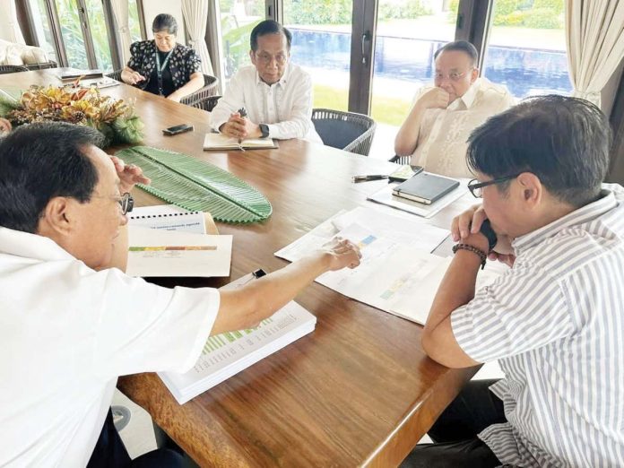 Palace_1_resized President Ferdinand “Bongbong” Marcos Jr. confers with Executive Secretary Lucas Bersamin, the Economic Cluster (Department of Finance, Department of Budget and Management, and National Economic and Development Authority) and the Secretary of Public Works and Highways while reviewing the proposed national budget for next year. PCO