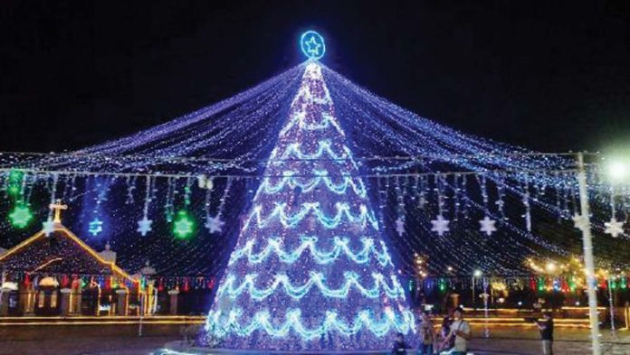 SMPC1 A stunning purple-colored SMPC Christmas tree at Semirara Plaza.