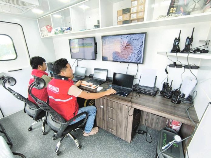 dswd2_(1)_resized The Mobile Command Center (MCC) of the Department of Social Welfare and Development (DSWD) Region 6 is now ready to serve in La Castellana, Negros Occidental. The DSWD-6 ensures a smooth channeling of communication and other disaster-related information through the temporary deployment of MCC following the eruption of Kanlaon Volcano. DSWD-6 PHOTO