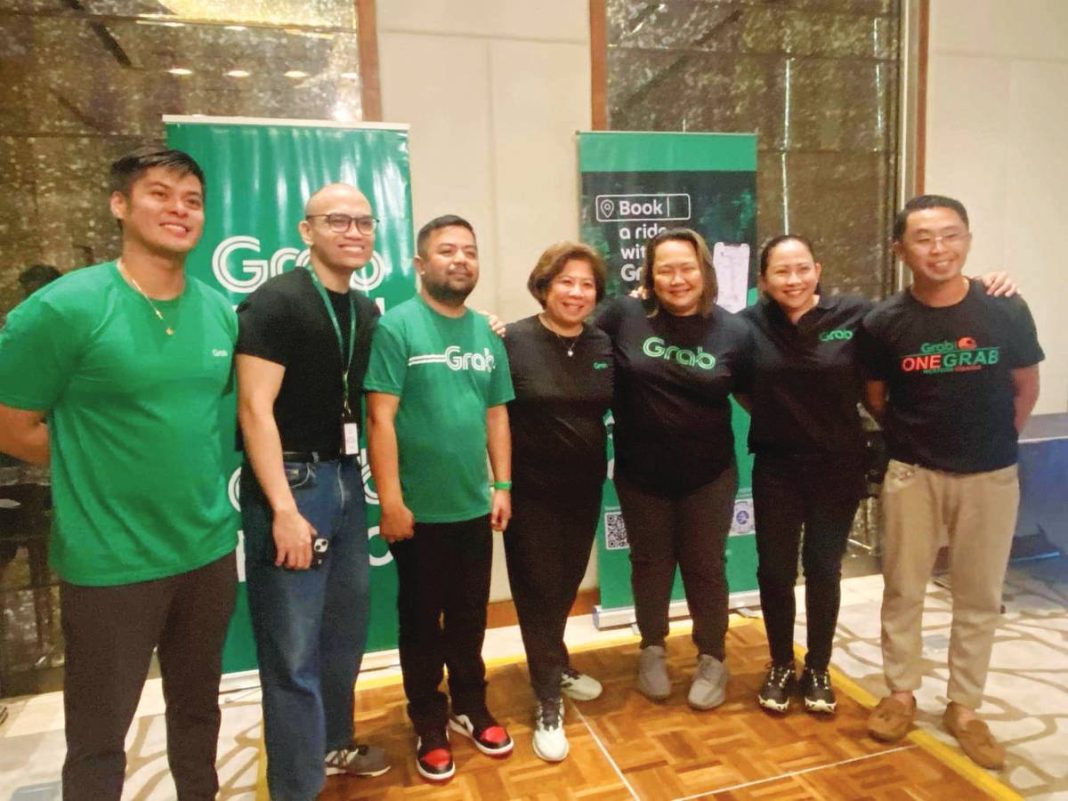 Local Vloggers Grab Philippines gives Iloilo media and vloggers early holiday treat