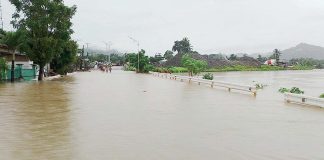The national highway in Barangay Morales, Balete, Aklan got inundated due to torrential rains on December 1. Photos from Radyo Todo Aklan 88.5 FM Facebook Page