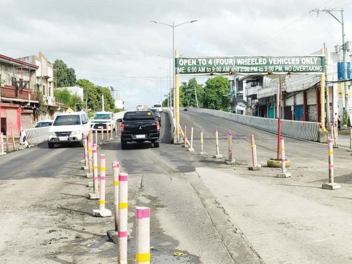 ime_DPWH_resized The Ungka flyover stretches from Barangay Ungka, Jaro, Iloilo City to Barangay Ungka II, Pavia, Iloilo. Straddling the major intersection of the Sen. Benigno Aquino Jr. Avenue and President Corazon Aquino Avenue in Barangay Ungka II, it is meant to ease traffic congestion in this crucial point that leads in and out of Iloilo City. AJ PALCULLO/PN