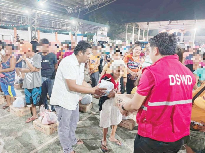 ime_Kanlaon_DSWD_assistance_(2)_1_resized People dislocated by the eruption of Mount Kanlaon in Negros Occidental receive food packs from the Department of Social Welfare and Development - Region 6. Photo shows some of the evacuees at a covered gym in Barangay Robles, La Castellana, Negros Occidental. DSWD-6 PHOTO