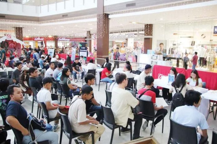 job_fairs_1_resized Job applicants queue up at a job fair held at a mall in Roxas City. FILE PHOTO FROM MAYOR RONNIE DADIVAS FB PAGE