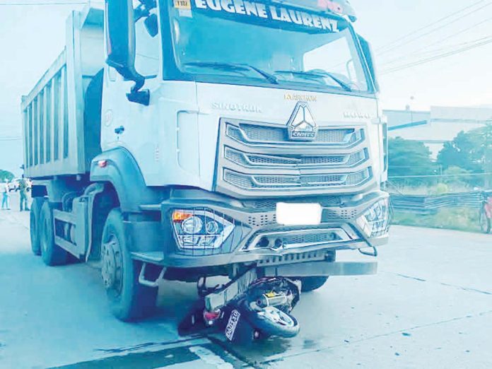 motorcyclist-dies Motorcyclist dies after crashing into 10-wheeler truck