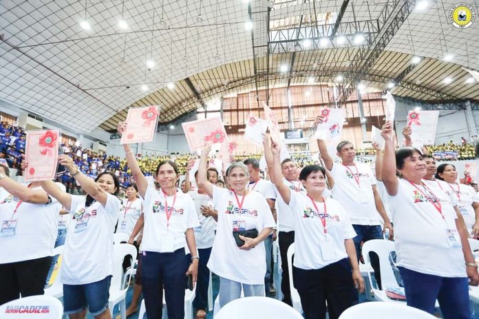 negros-condonation The Department of Agrarian Reform - Negros Island Region distributed land titles and certificates of condonation with release of mortgages to agrarian reform beneficiaries on Thursday, Dec. 19, 2024, at Cadiz City Arena. BILIS CADIZ PHOTO