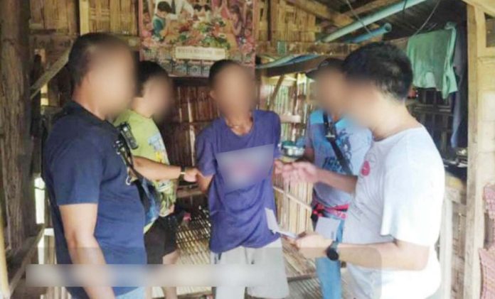 negros_fugitive_resized A 38-year-old man (center), tagged as Negros Occidental’s eighth most wanted, was arrested through the strength of an arrest warrant in Barangay Mandu-ao, Bayawan City, Negros Oriental on Dec. 20, 2024. The subject is presently at the police custody pending turned over to court concern.