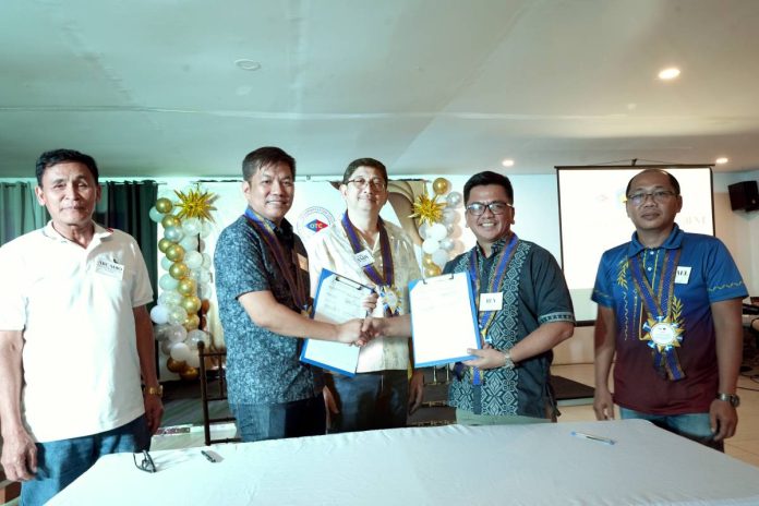 Pag-IBIG Fund formalized its partnership with the Office of Transportation Cooperatives last 10 December 2024, to expand financial and housing opportunities for transport workers across the country. Present at the ceremonial signing were (L-R) Rizal Transportation Cooperatives Chairperson Arcadio Inso, Pag-IBIG Fund Deputy CEO Alexander Aguilar, Department of Transportation (DOTr) Undersecretary for Road Transport and Infrastructure Jesus Ferdinand Ortega, Office of Transportation Cooperatives Chairperson Reymundo DJ. De Guzman Jr., and National Federation of Transport Cooperatives Chairperson Misael Melinas. Through this collaboration, Pag-IBIG Fund and the Office of Transportation Cooperatives aim to help transport workers register with Pag-IBIG, build secure savings for their future, and achieve their dreams of homeownership through accessible and affordable home financing. This partnership serves as a testament to Pag-IBIG Fund’s commitment to uplifting the lives of Filipino workers, perfectly embodying its 44th Anniversary theme, Isang Pag-IBIG: Kasama sa Pagtupad ng Pangarap.