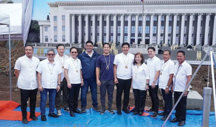 Mayor Ronnie Dadivas and Capiz’s Vice Gov. James "Mitang" Magbanua lead the groundbreaking ceremony of the New Roxas City Hall on Sunday, Dec. 1, 2024. CAPIZ PROV’L GOV’T COMMUNICATIONS GROUP/FB PHOTO