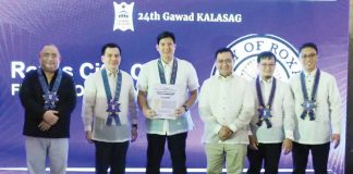 Mayor Ronnie Dadivas (third from left) and City Disaster Risk Reduction and Management head Pong Saneo (fourth from left) receive the “Beyond Compliant” seal of the Gawad Kalasag for Roxas City during the awarding ceremony in Iloilo City on Dec. 11, 2024. MAYOR RONNIE DADIVAS FACEBOOK PAGE PHOTO