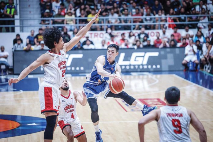 sports-HK Hong Kong Eastern’s Chan Siu Wing looks to pass the ball after being defended by Barangay Ginebra San Miguel Kings’ Japeth Aguilar. PBA PHOTO