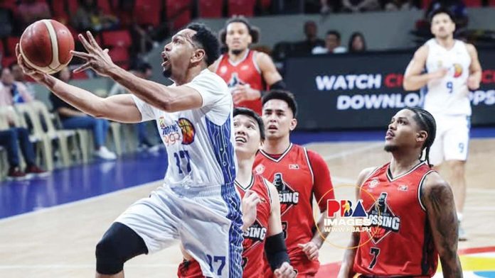 sports-PBA TNT Tropang Giga’s Jayson Castro scores on a layup. PBA PHOTO