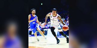 Bobby Ray Parks Jr. of Osaka Evessa dribbles the ball away from a defender. PHOTO COURTESY OF JAPAN B.LEAGUE