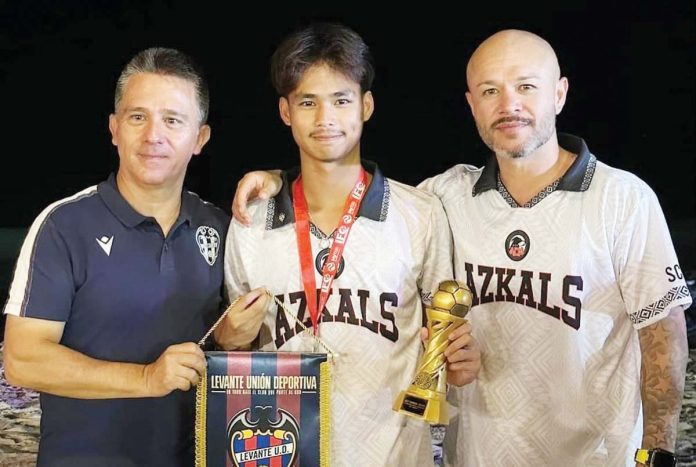 sports_Bacolodnon_resized Coach Daniel Pastor, Head of International Training Area for Levante UD, with Joshua Gabriel Moleje, a talented young Azkals Development Academy U15 footballer from Bacolod City, and ADA founder, former Azkals team captain Stephan Schröck. CONTRIBUTED PHOTO