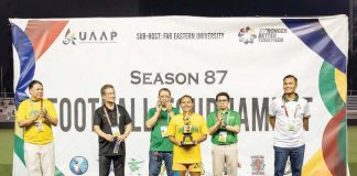 Ilongga Jonela Albiño of Far Eastern University Lady Tamaraws receives her Best Defender award. UAAP PHOTO