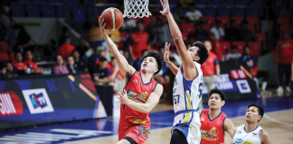 Rain or Shine Elasto Painters’ Adrian Nocum scores a layup against the defense of Magnolia Chicken Timplados Hotshots’ Andy Mark Barroca. PBA PHOTO