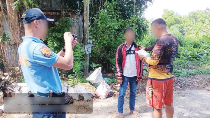 Alias “Boy” (center) was served with an arrest warrant for homicide around 11:50 a.m. on Wednesday, December 4, in Barangay Poblacion, New Lucena, Iloilo. IPPO PHOTO