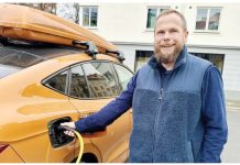 Norway on track to be first country to go all-electric Norwegian motorist Ståle Fyen smiles as he attaches a charging cable to his electric car. Like a third of Norwegian motorists, Fyen now drives an electric car. BBC