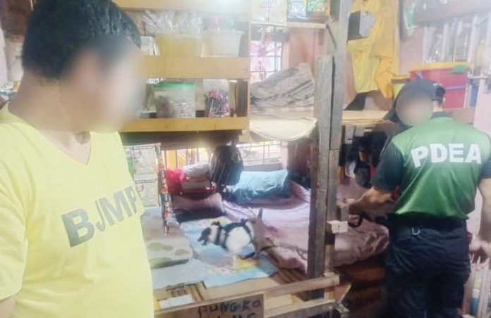 PDEA_inspection_1_resized Operatives of the Philippine Drug Enforcement Agency and Bureau of Jail Management and Penology (BJMP)-Roxas City did not find illegal drugs during a greyhound operation at the male dormitory of the said jail facility on Jan. 24. PDEA REGION 6 PHOTO