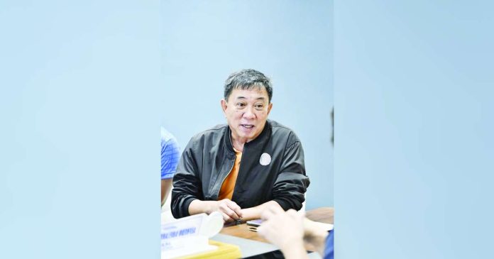 altura_superimposed “Not using the meter is a violation of the terms and conditions of a taxi’s franchise,” says Land Transportation Franchising and Regulatory Board Region 6 acting director, Atty. Salvador Altura Jr. BACOLOD CITY PIO PHOTO